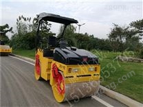 雙輪壓路機(jī)